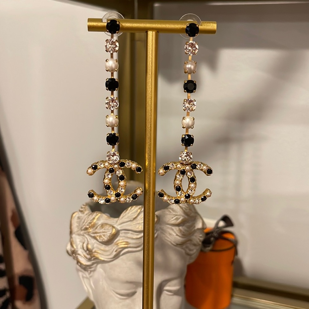 ✨🖤 Gorgeous Chanel Resin Crystal Pearl Long Drop Gold Earrings🖤✨